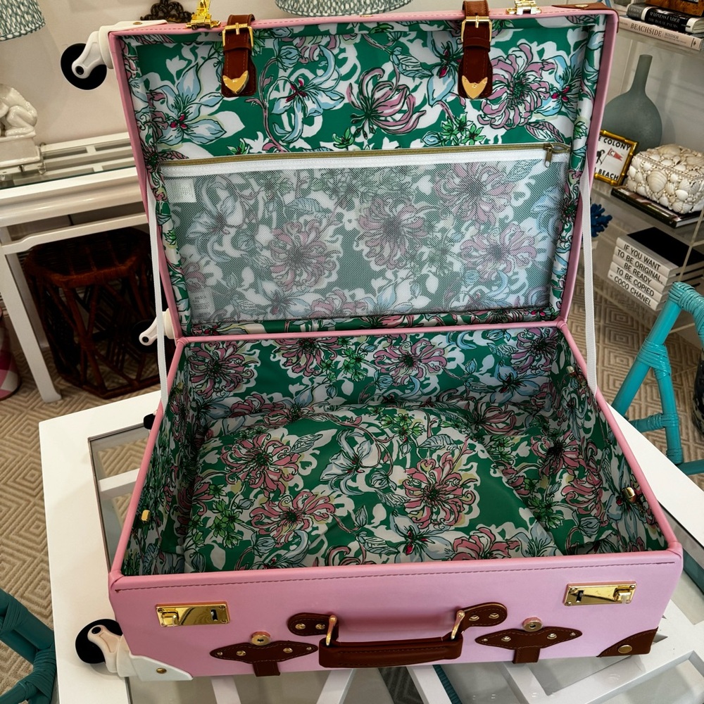 Lilly Pulitzer Pink Heritage Rolling Trunk Suitcase Limited Edition NWT - Picture 14 of 16